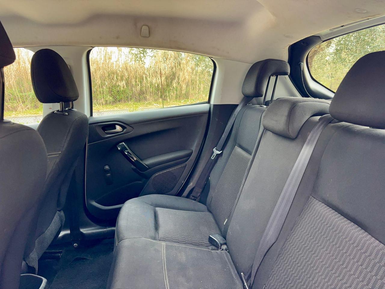 Peugeot 208 PureTech 82 5p. GPL Allure