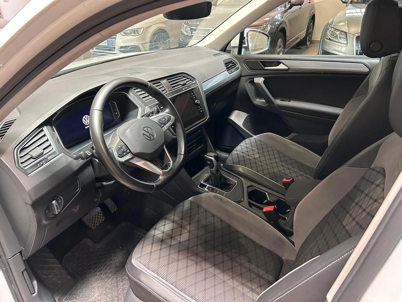 Volkswagen Tiguan 2.0 TDI 150 CV SCR DSG R-Line