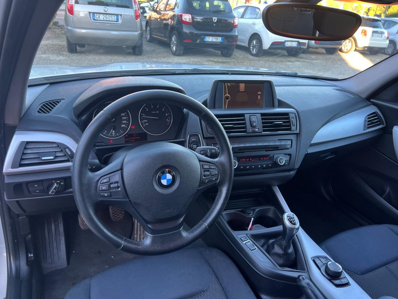 Bmw 116 116i 5p. Unique