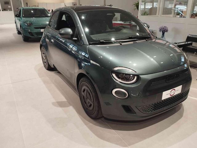 FIAT 500e Berlina 42 kWh Giorgio Armani