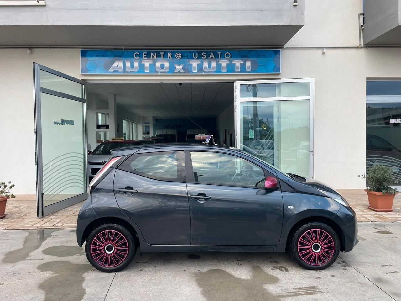 Toyota Aygo 1.0 VVT-i 69 CV 5 porte x-wave
