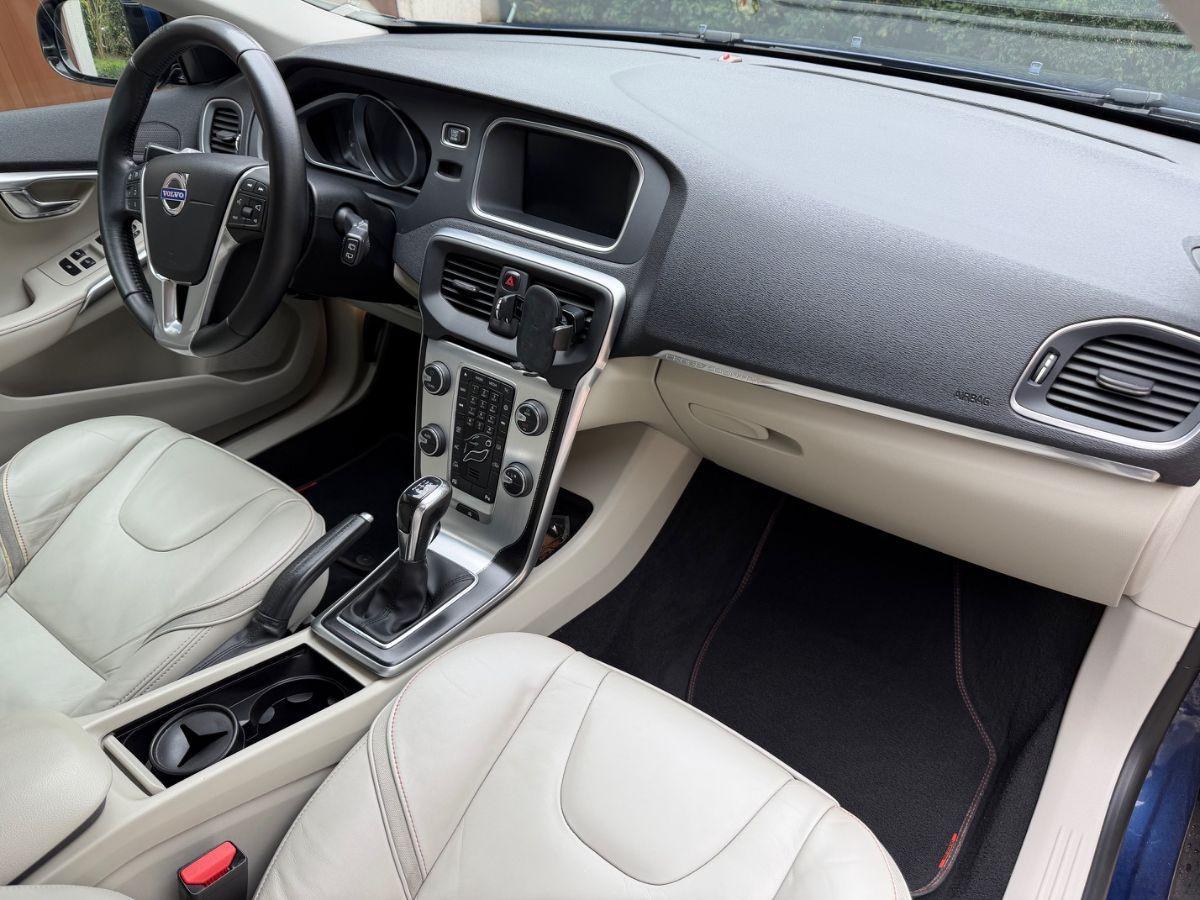 VOLVO - V40 Cross Country - D2 Volvo Ocean Race