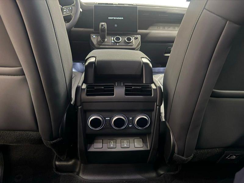 Land Rover Defender D200 AWD Auto 110 X-Dynamic SE