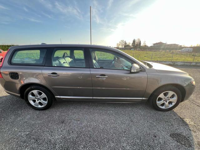 VOLVO V70 2.4 D Kinetic