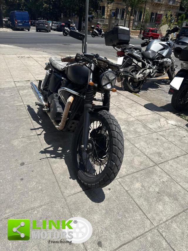 TRIUMPH Bonneville T100 black