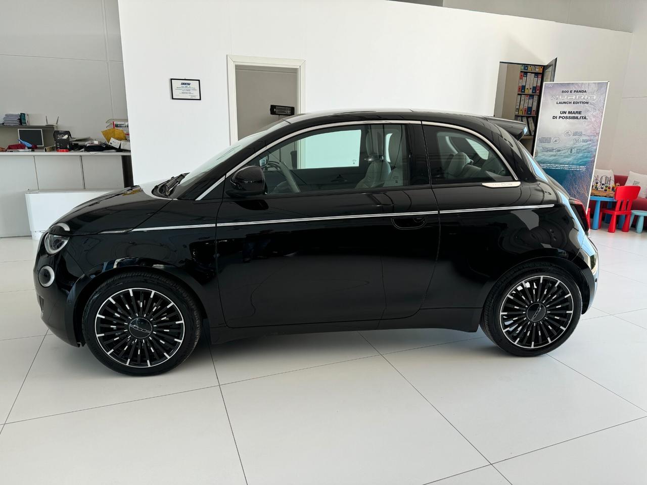 Fiat 500 500e Berlina 42 kWh La Prima