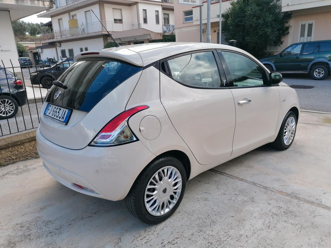 Lancia Ypsilon 1.2 69 CV 5 porte Gold