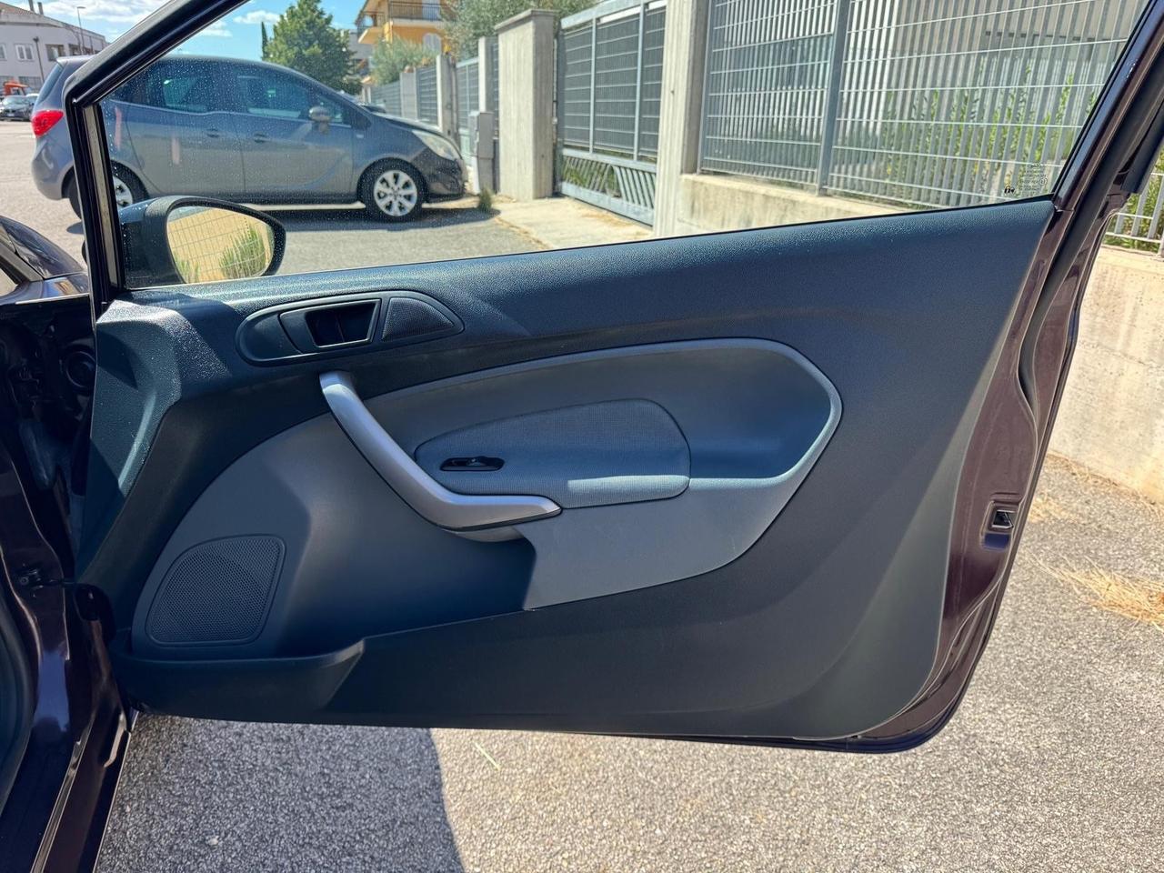 FORD FIESTA 1.2 benz 3p Titanium 130000 km