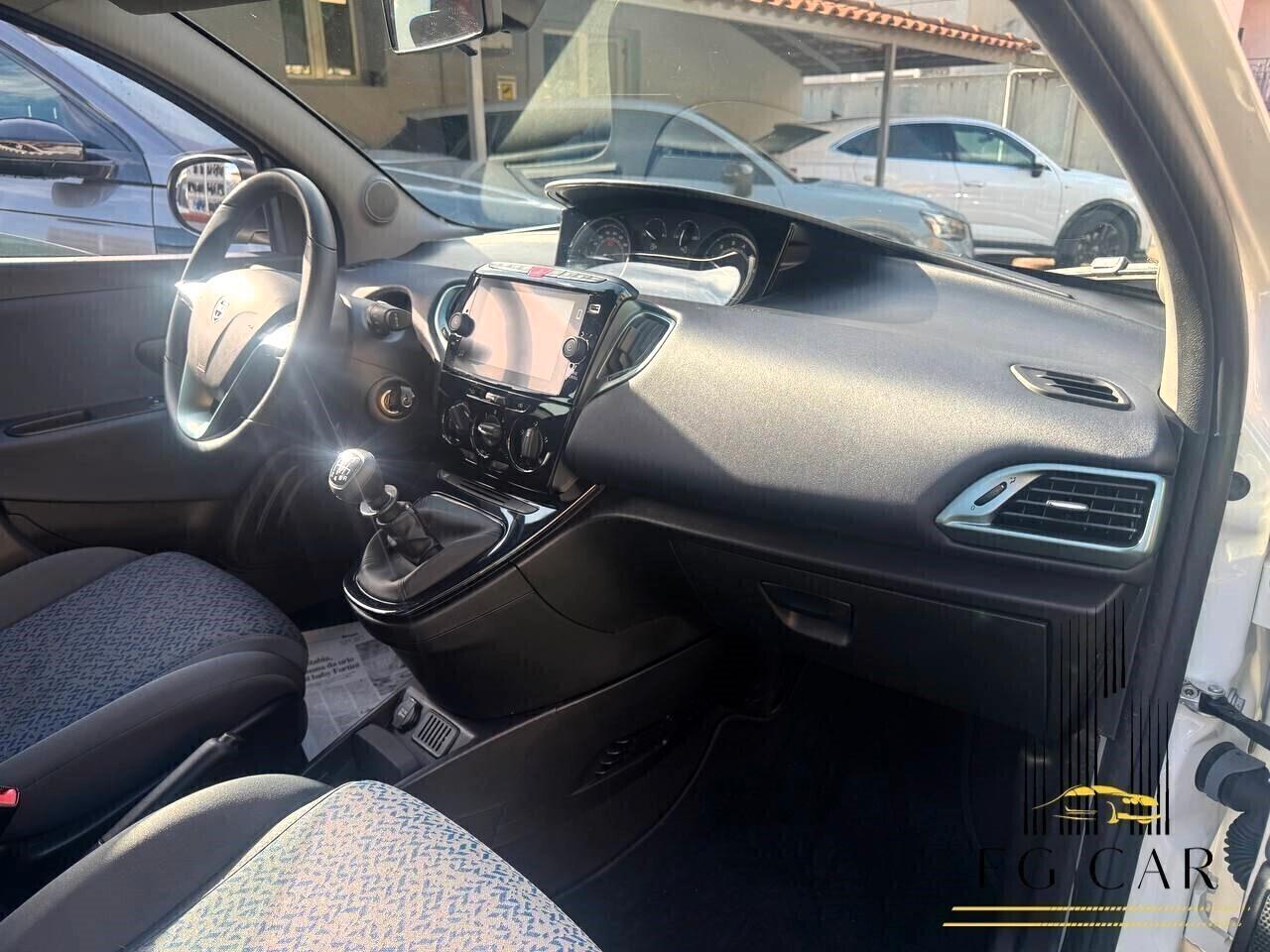Lancia Ypsilon 1.0 FireFly 5 porte S&S Hybrid Gold
