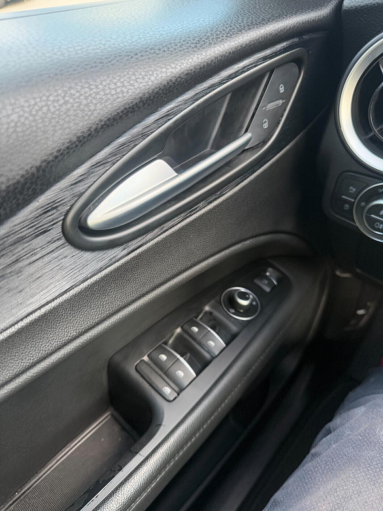 Alfa Romeo Stelvio 2.2 Turbodiesel 160 CV AT8 RWD Super Business