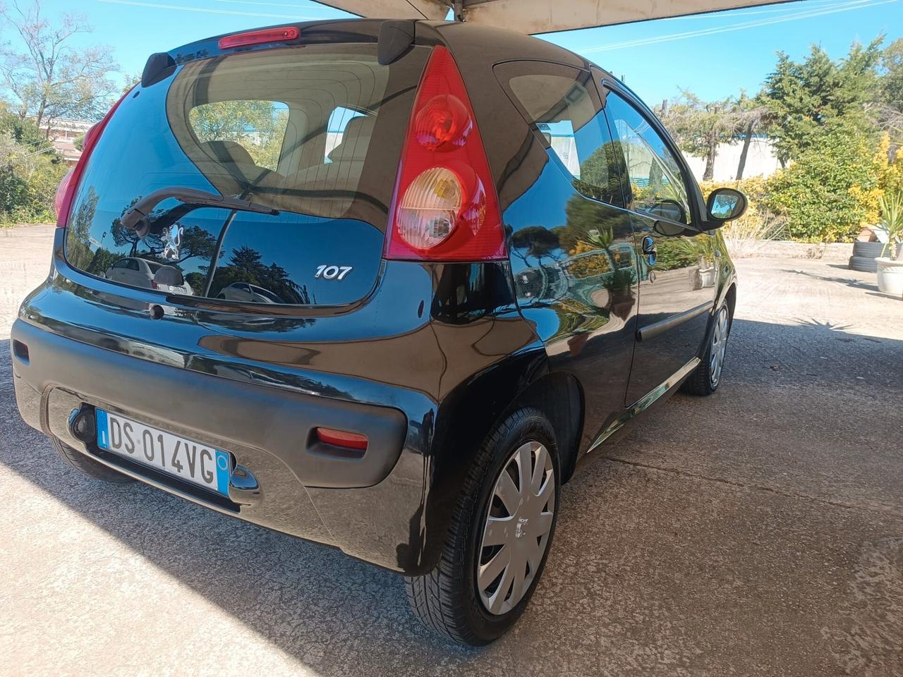 Peugeot 107 1.0 Aut Uni Pro Gar Rate