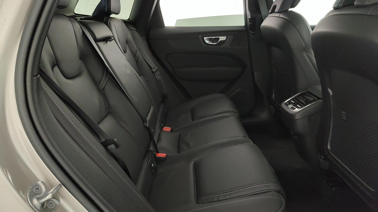 VOLVO XC60 2.0 b5 mhev Ultra Dark awd auto