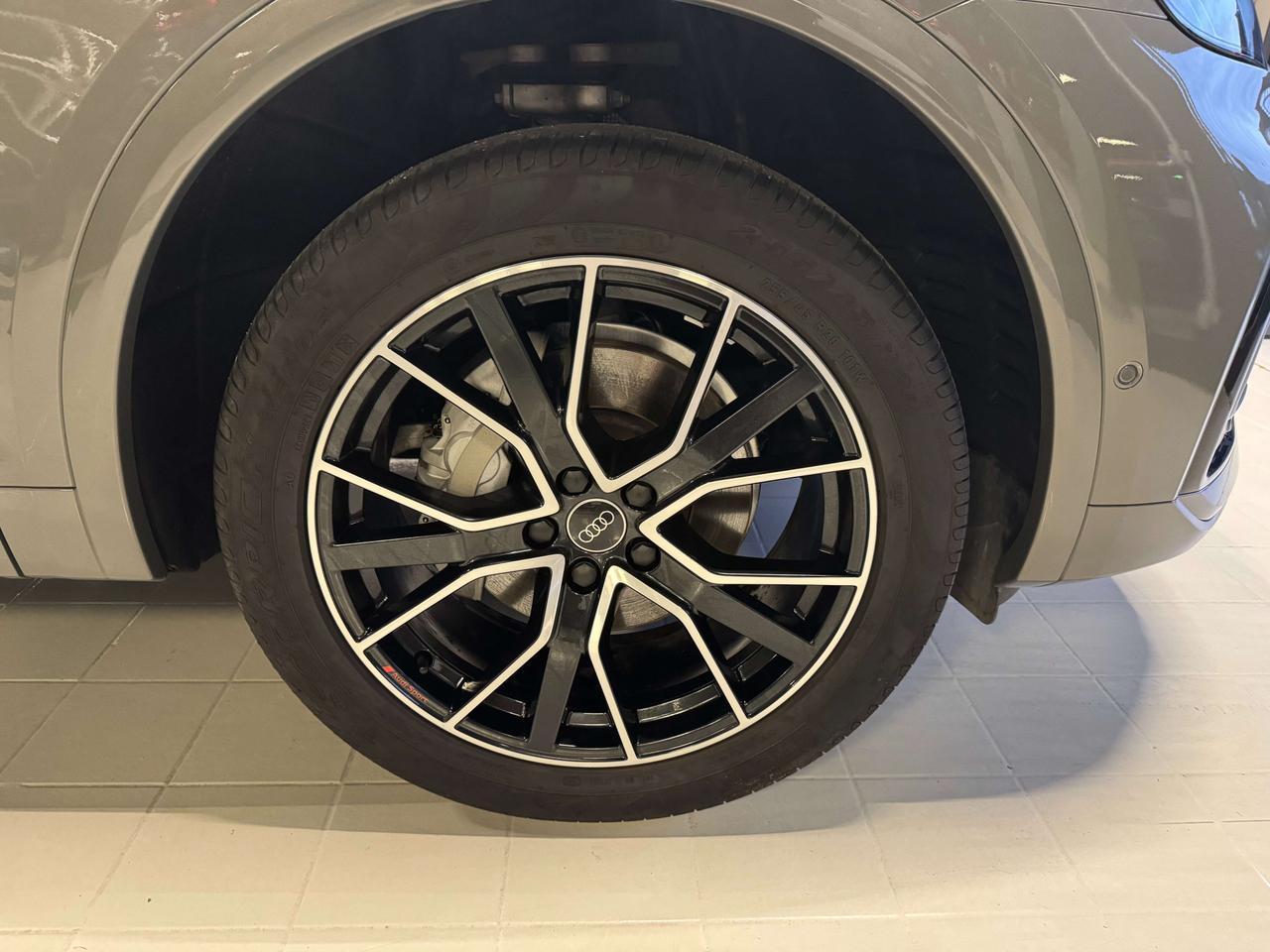 Audi Q5 SPB 40 TDI quattro S tronic Identity Black MATRIX