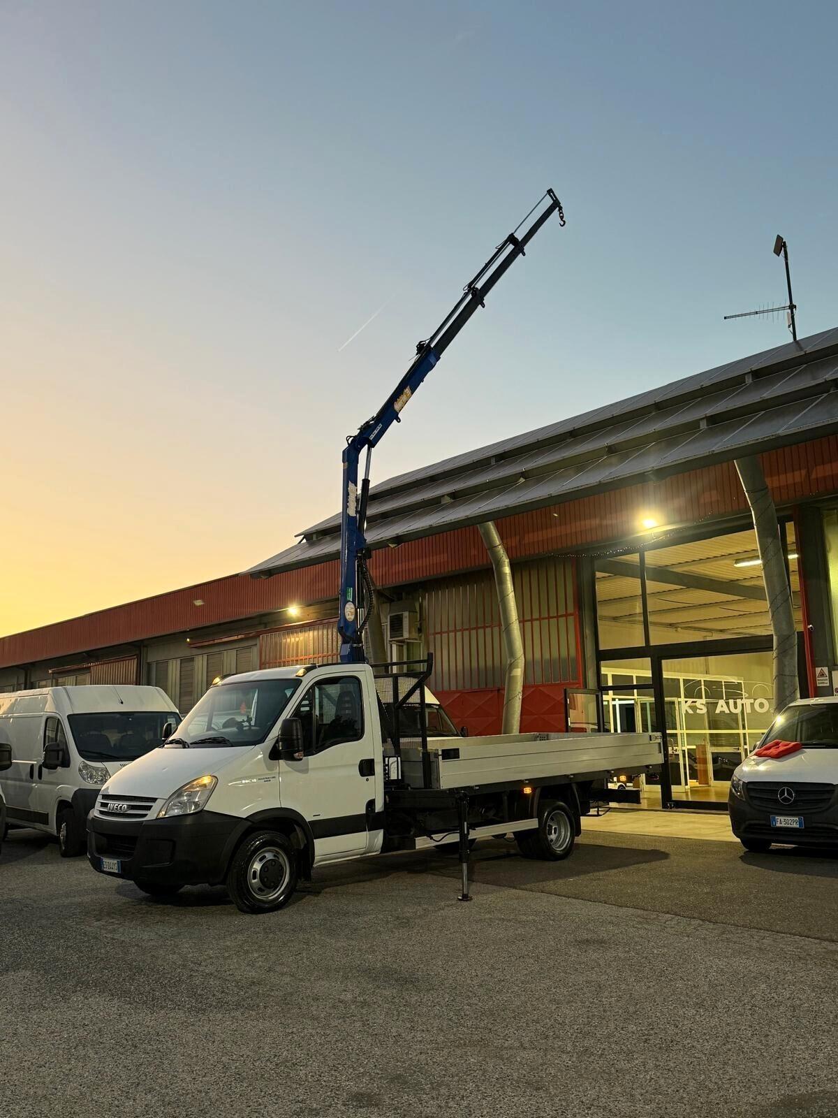 IVECO DAILY 35C 18 MOTORE 3.0 1 80 CV CASSONE DA 430 FISSO E GRU PM 3 ALTEZZA 10M