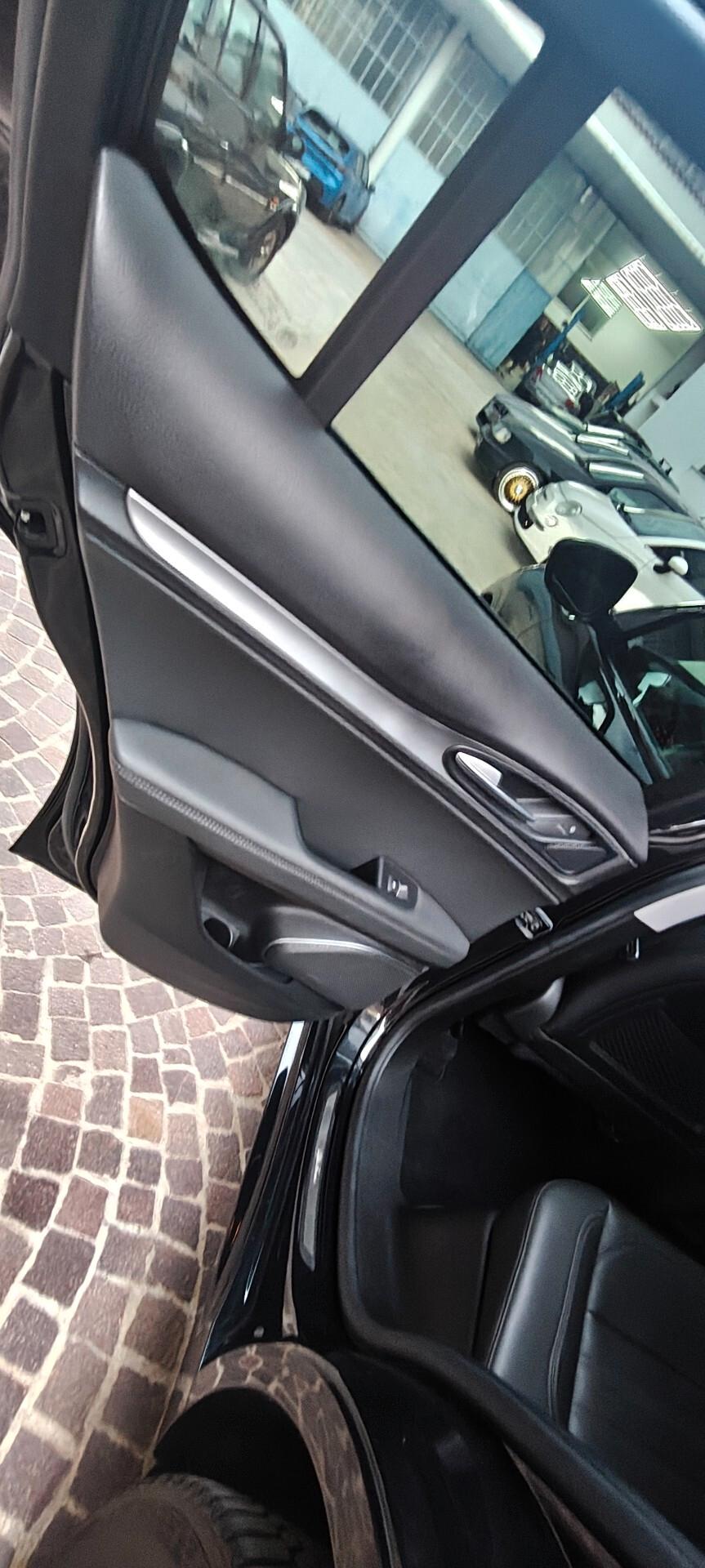 Alfa Romeo Stelvio Q4 Veloce total black