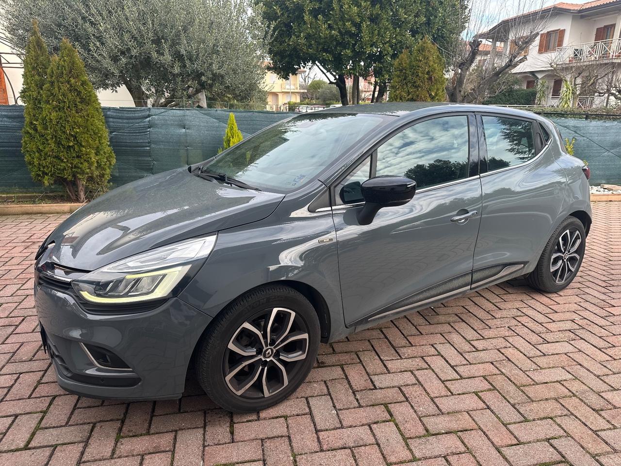 Renault Clio dCi 8V 90 CV 5 porte Moschino Intens