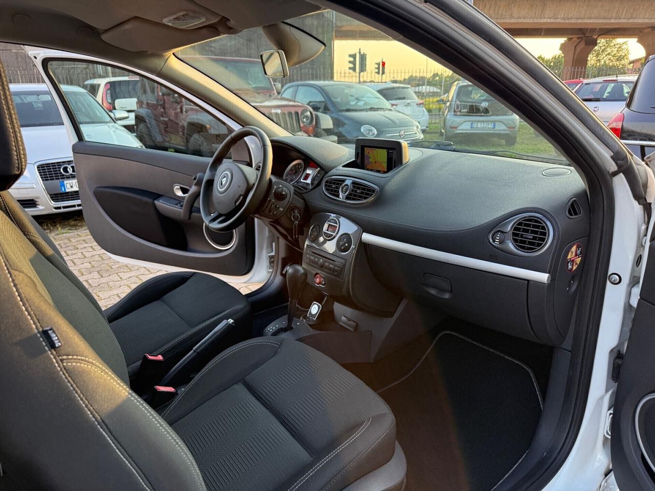 Renault Clio 1.6 16V 3 porte AUTOMATICA OK NEOPATENTATI