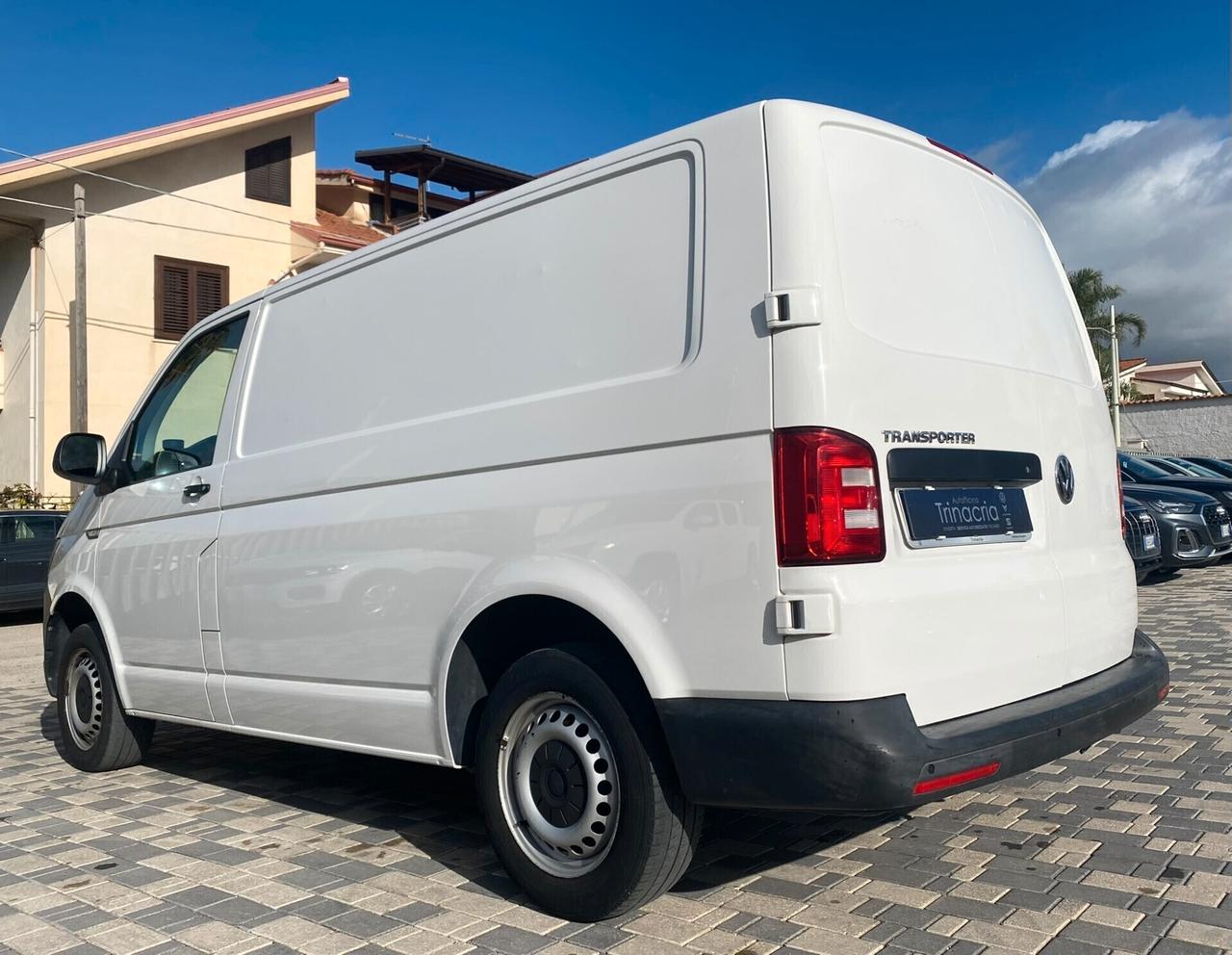 Volkswagen Transporter Business 2.0 TDI 102CV Autocarro