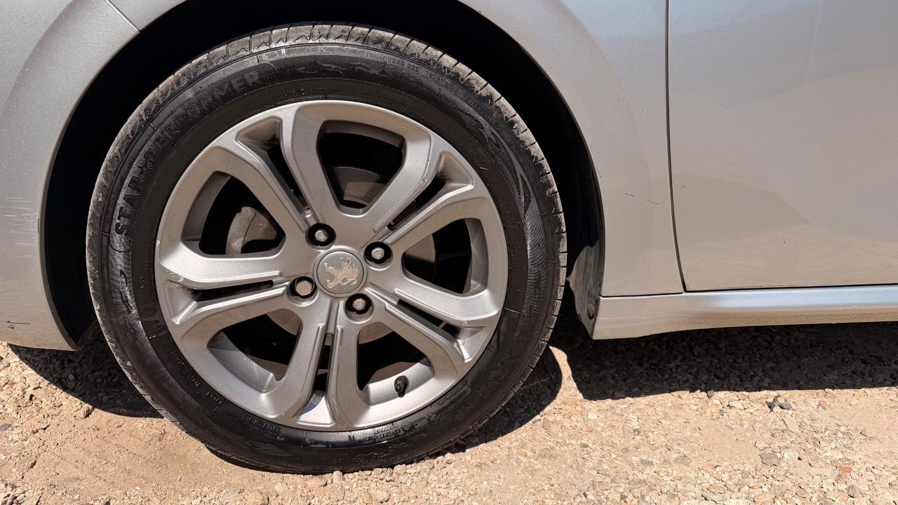Peugeot 208 PureTech 82 3 porte Active