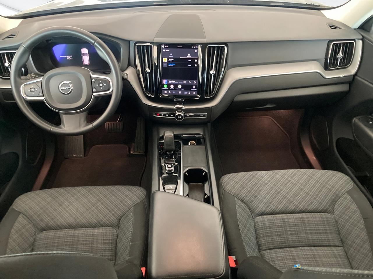 VOLVO XC60 2.0 b4 Momentum awd auto