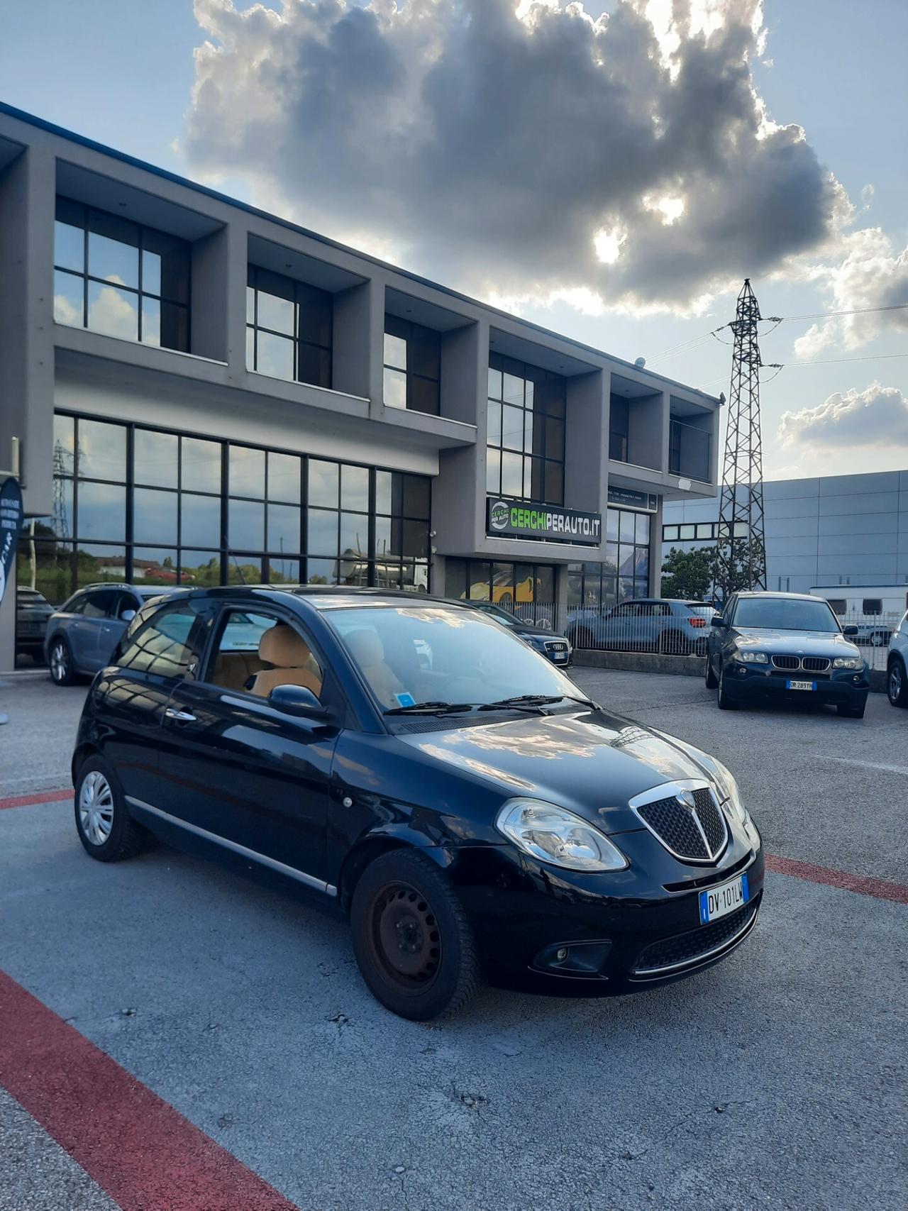 Lancia Ypsilon 1.2 Platino OK NEOPATENTATI