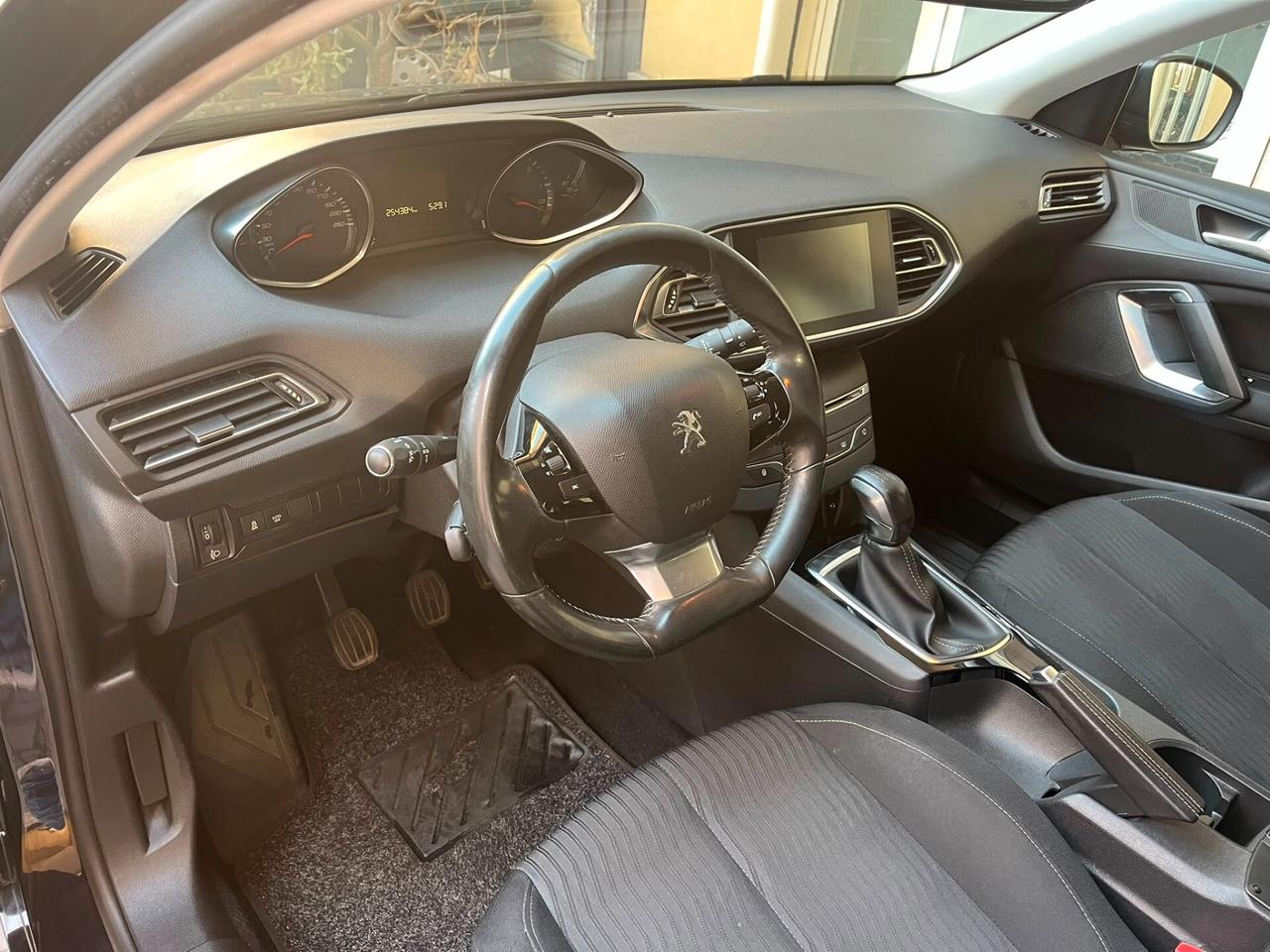 Peugeot 308 1.6 HDi 100cv Buisness
