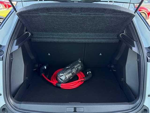 Peugeot 2008 motore elettrico 136 CV GT