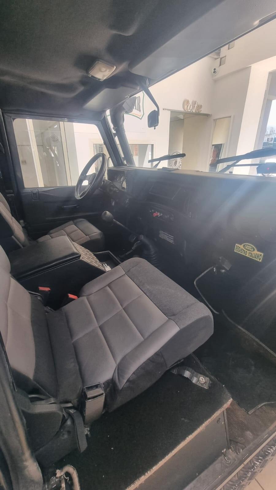 Land Rover Defender LAND ROVER