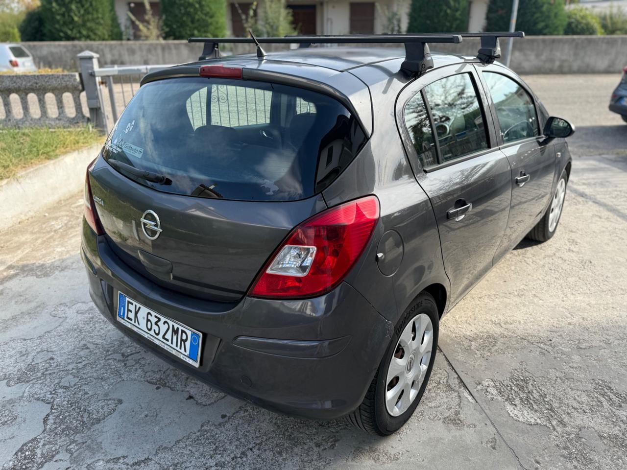 Opel Corsa 1.2 BENZINA POCHI KM 2011 NEOPATENTATI