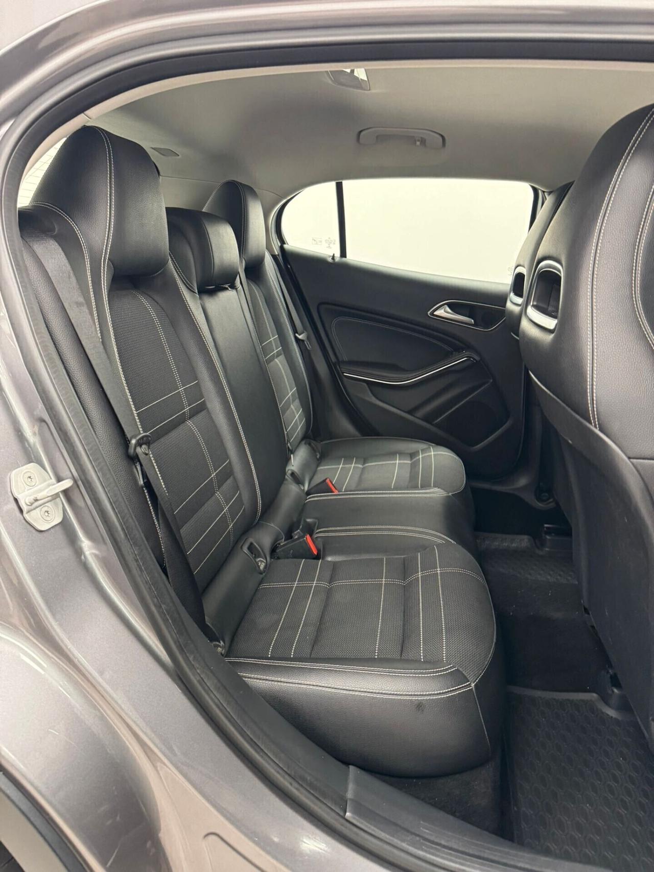 MERCEDES-BENZ GLA 200 D AUTOMATC PREMIUM