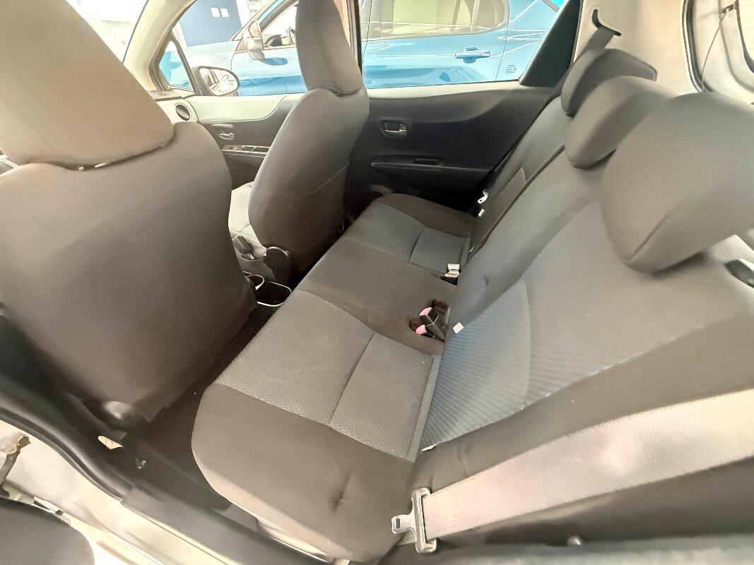 Toyota Yaris TOYOTA YARIS 1.5h Lounge 5p HYBRID