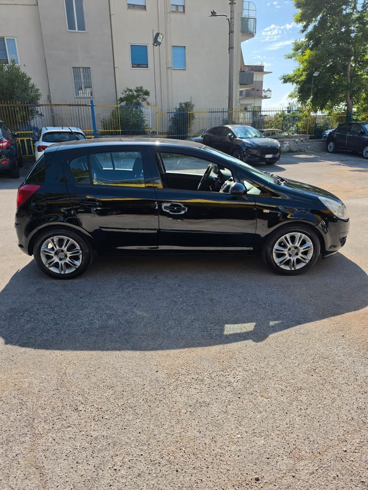 Opel Corsa 1.0 12V 5 porte GPL