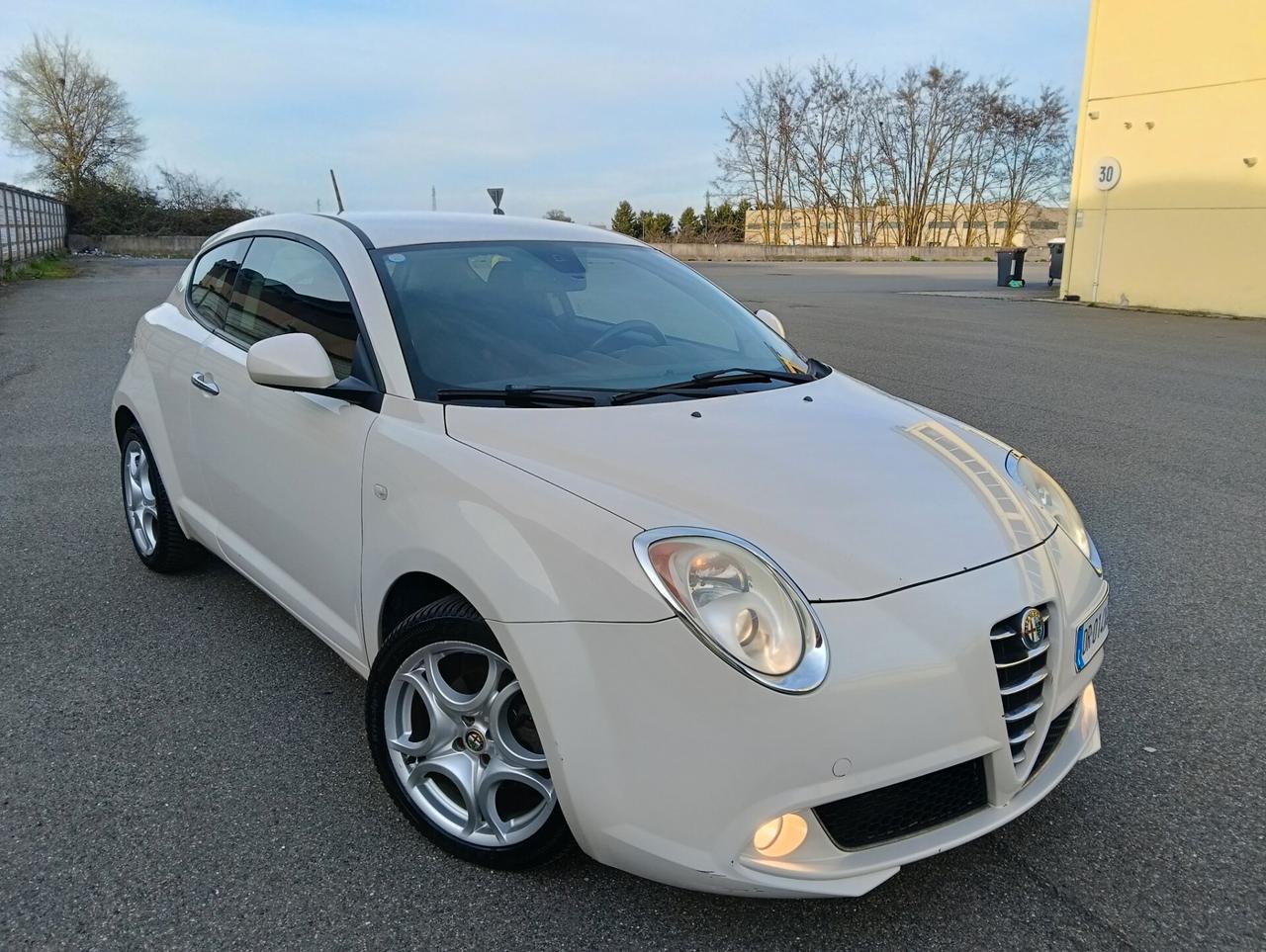 Alfa Romeo MiTo 1.6 JTDm 16V Distinctive Sport Pack
