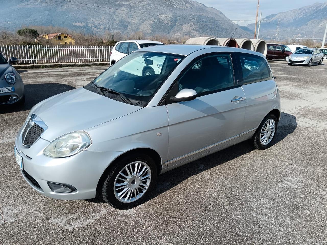 Lancia Ypsilon 1.3 MJT 75 CV Argento