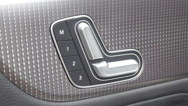 MERCEDES-BENZ GLA 250 e hybrid EQ Sport Plus