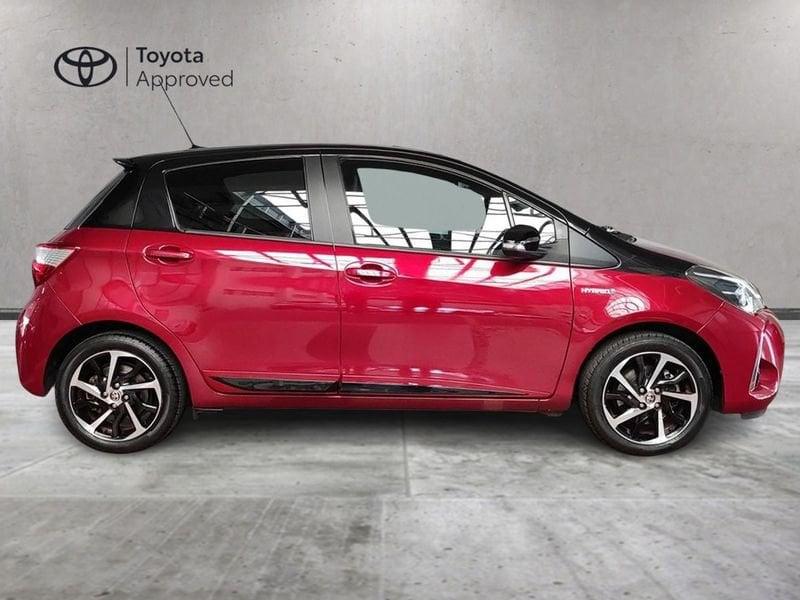 Toyota Yaris 1.5 Hybrid 5 porte Lounge Red/Black AREA C FREE