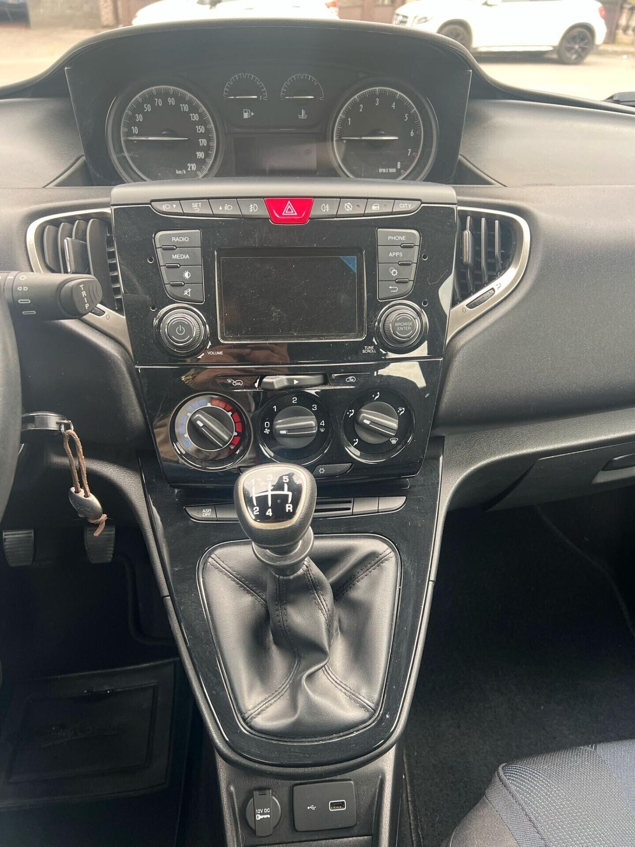 Lancia Ypsilon 1.2 69 CV 5 porte S&S Platinum