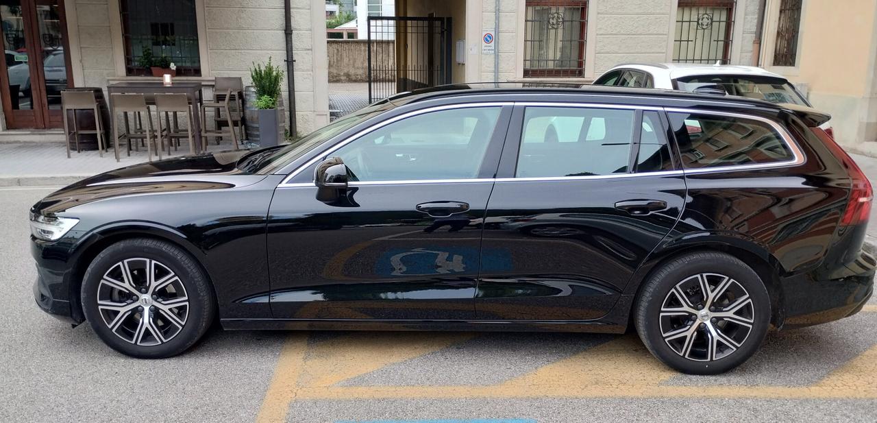 Volvo V60 2.0 MHEV Hybrid Core PROMMO