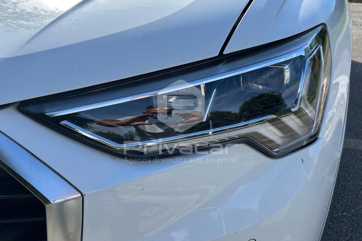 AUDI Q3 35 TFSI Business Advanced
