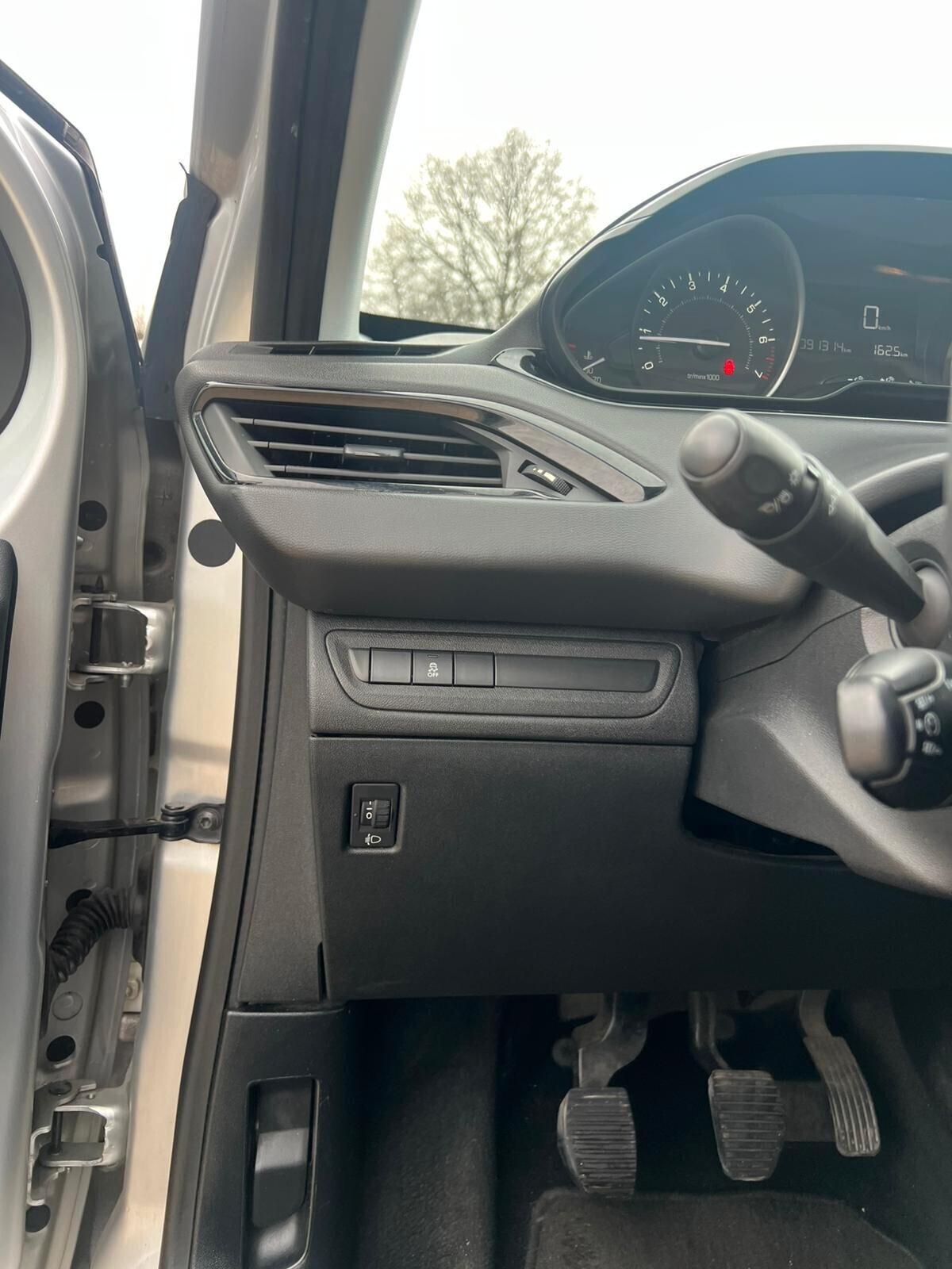 Peugeot 208 PureTech 82 5 porte Allure