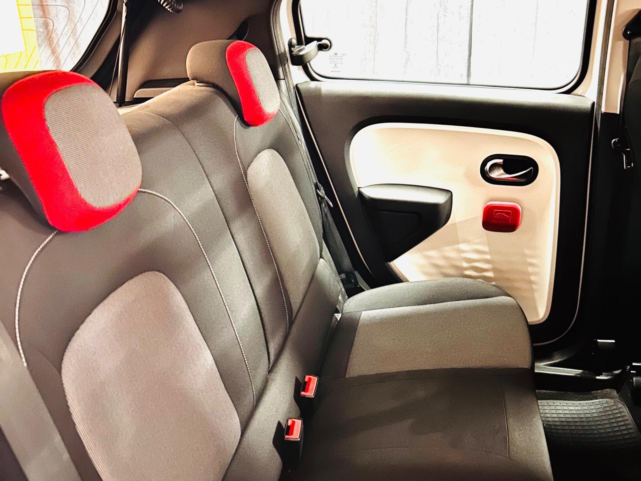 RENAULT TWINGO SCe BIANCA 1.0 BENZINA CON SOLI 40.219 KM.