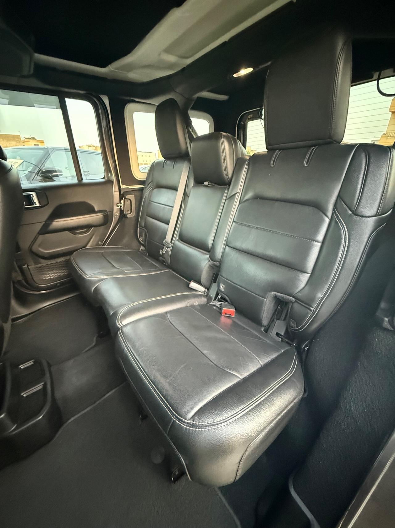 Jeep Wrangler Unlimited 2.2 Mjt II Sahara