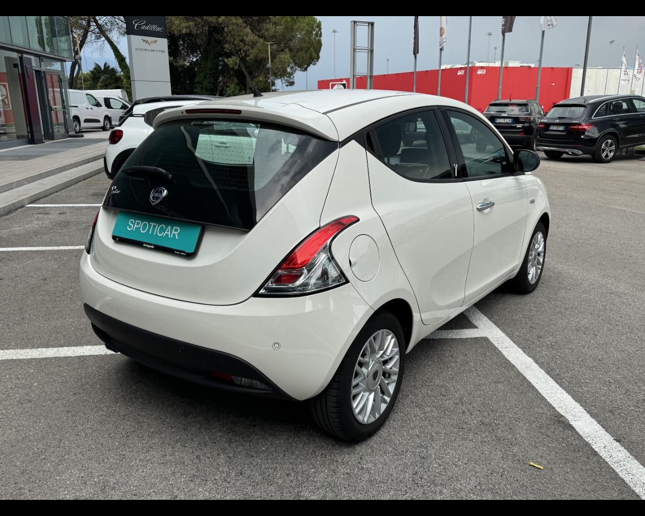 LANCIA Ypsilon 3ª serie - Ypsilon 1.2 69 CV 5 porte Gold