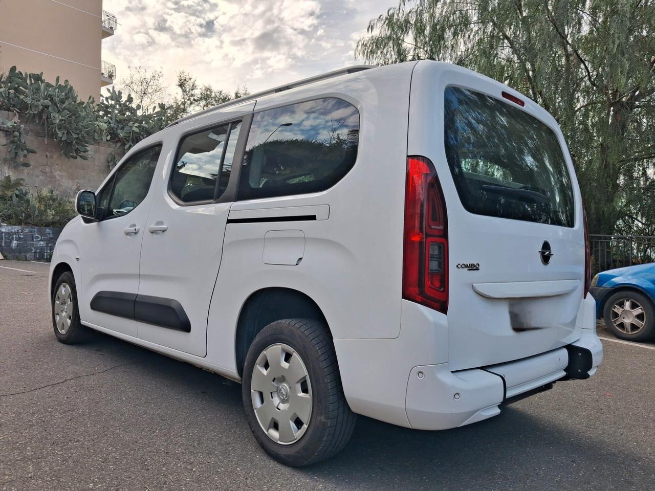 Opel Combo Life Pianale ribassato con rampa disabili in carrozzina