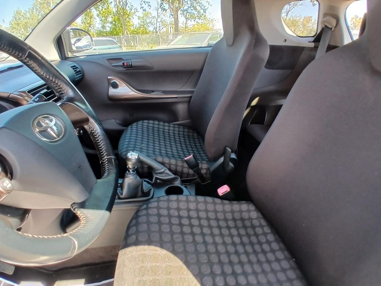 Toyota iQ 1.0 Sol