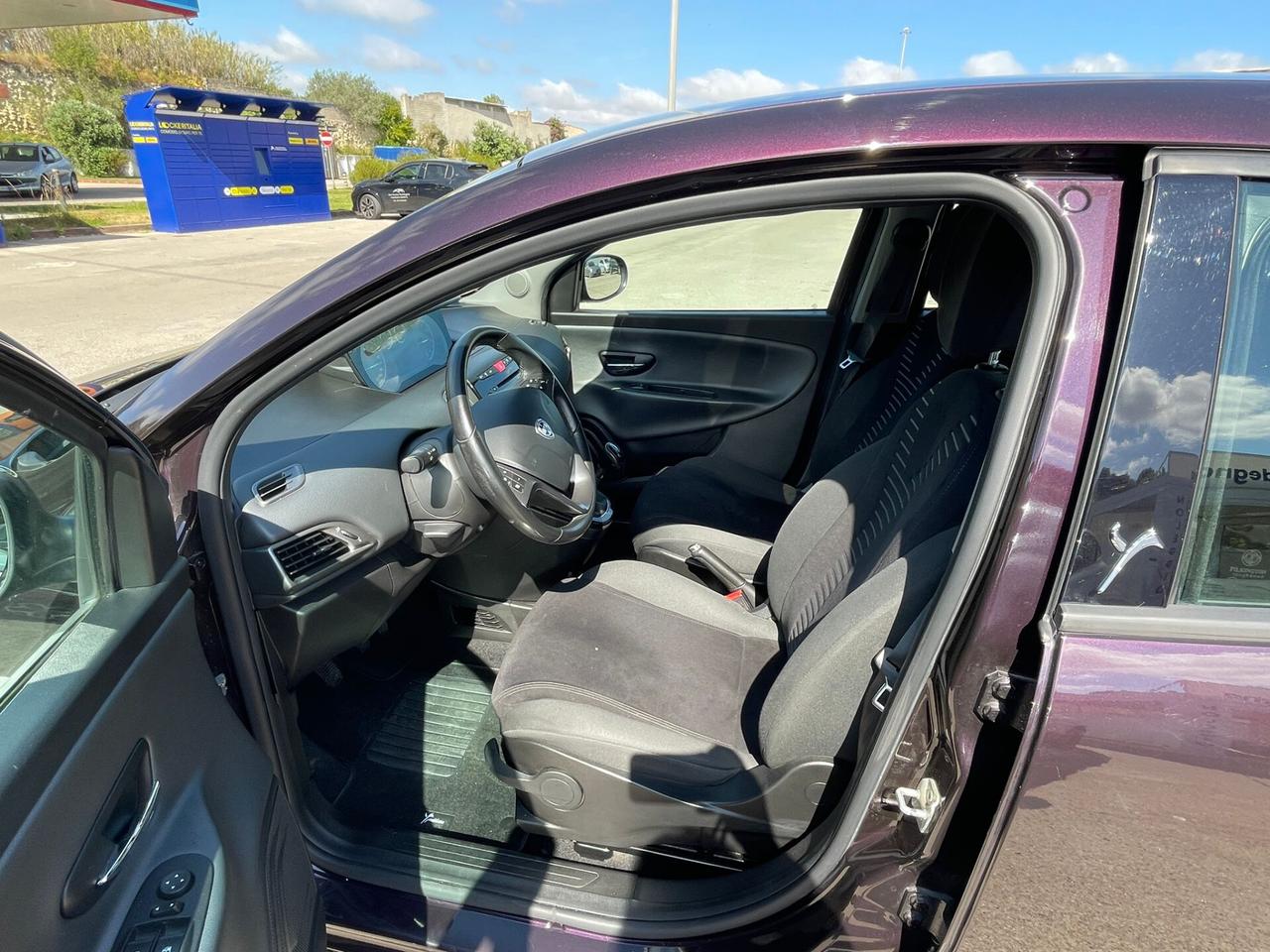 Lancia Ypsilon 1.3 MJT 75 CV Platinum