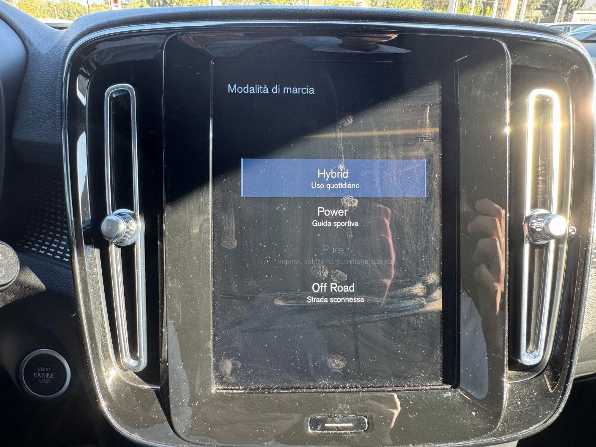 VOLVO - XC40 - T4 Recharge Plug-in Hyb. R-design