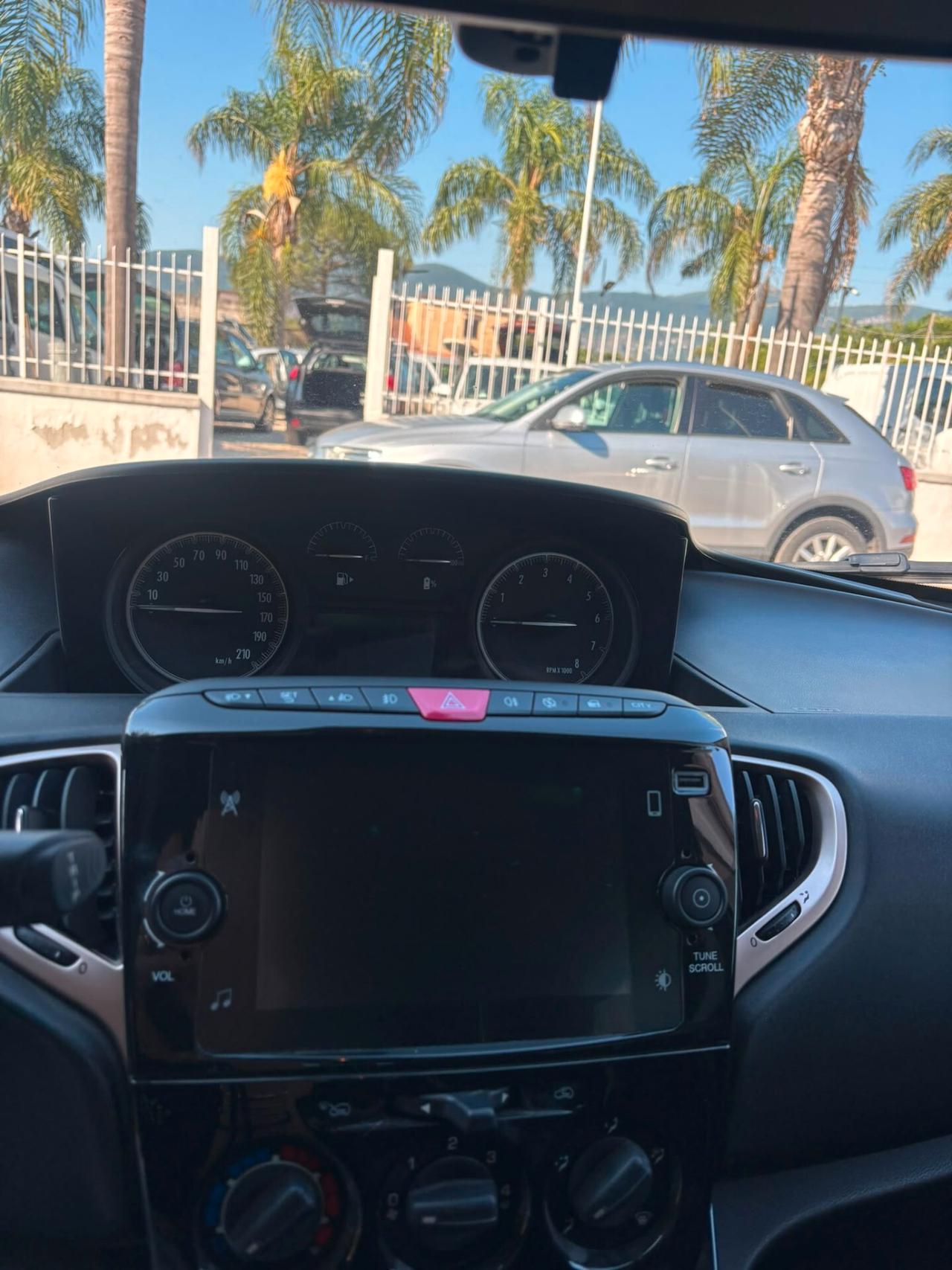 Lancia Ypsilon 1.0 FireFly 5 porte S&S Hybrid Ecochic A. Ferretti