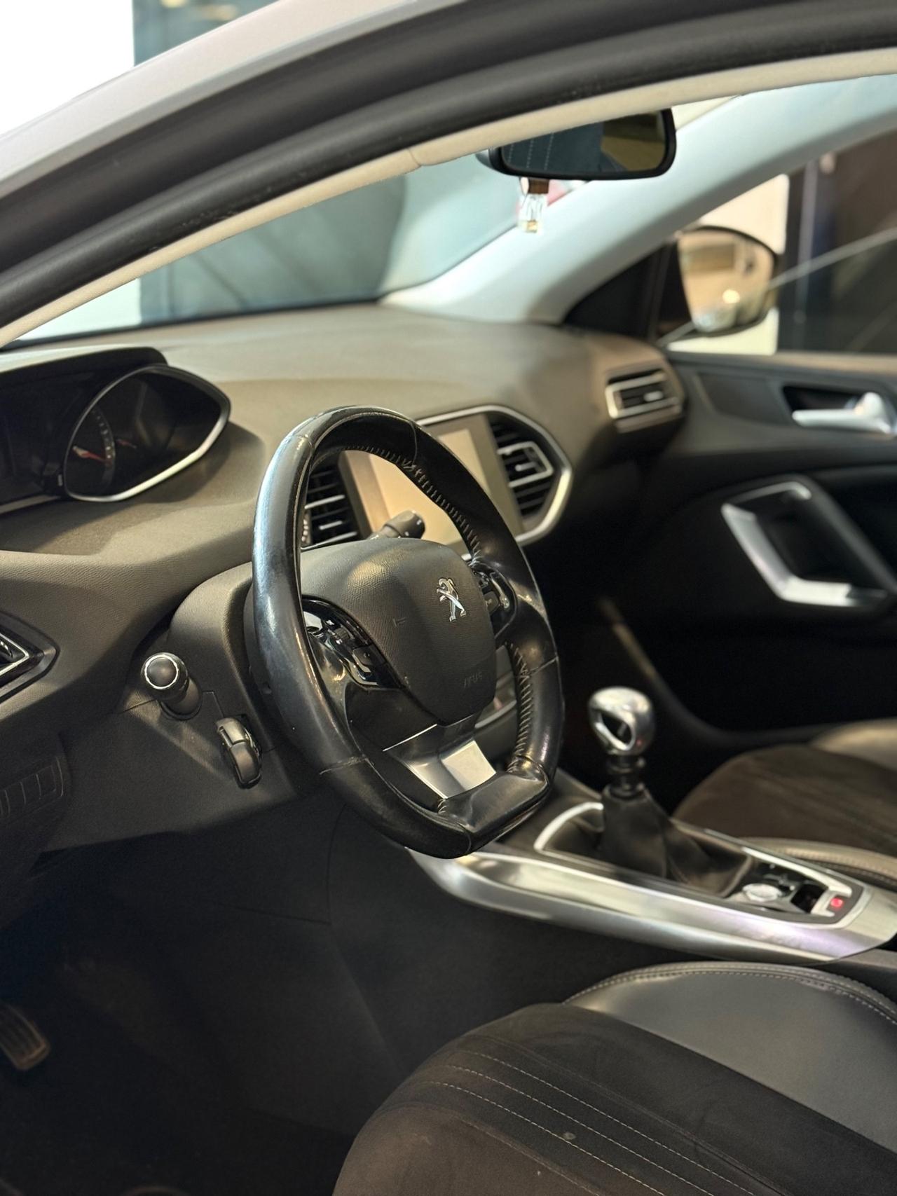Peugeot 308 BlueHDi 120 S&S Allure