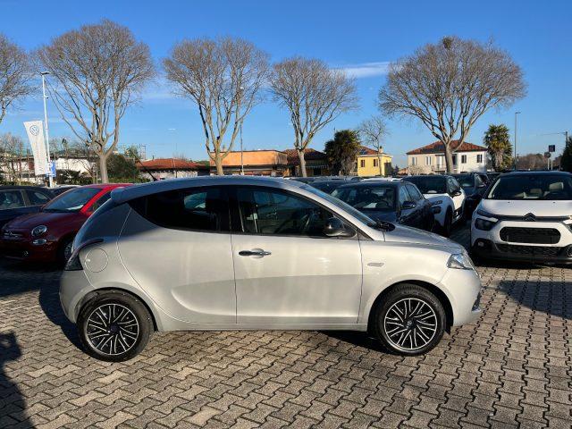 LANCIA Ypsilon 1.2 69 CV 5 porte Silver